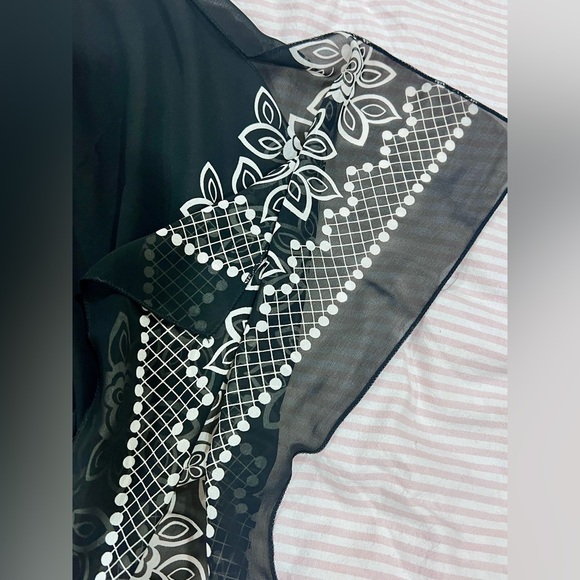 White House Black Market Sheer Black Kimono - Picture 5 of 8